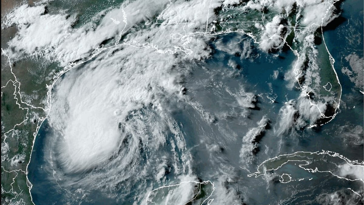 | Photo: National Hurricane Center : Hurricane Beryl Heads For Texas